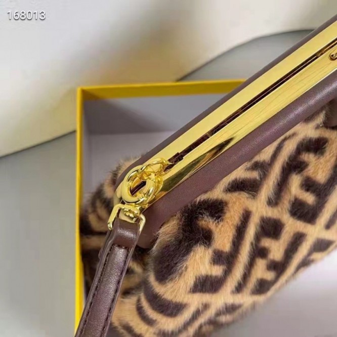 FENDI フェンディ 2021年最新なクラシックな ショルダーバッグ